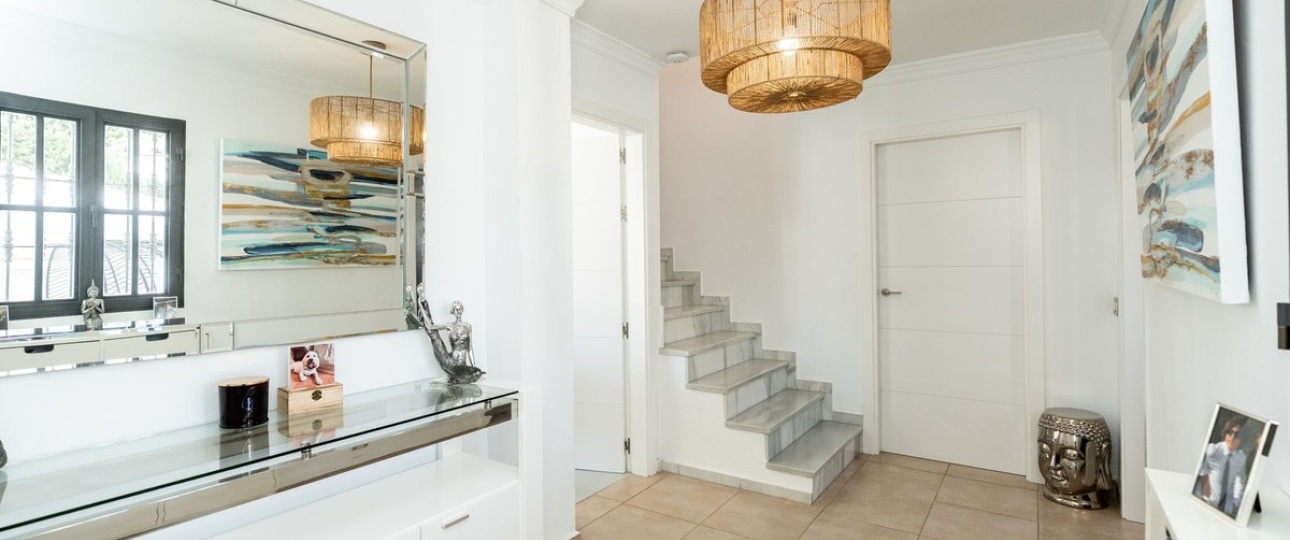 Resale - Villa - Estepona - Atalaya