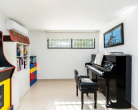 Resale - Villa - Estepona - Atalaya