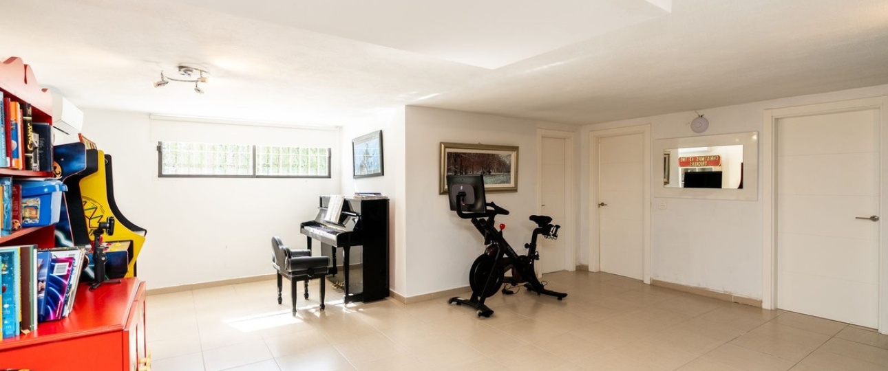 Resale - Villa - Estepona - Atalaya