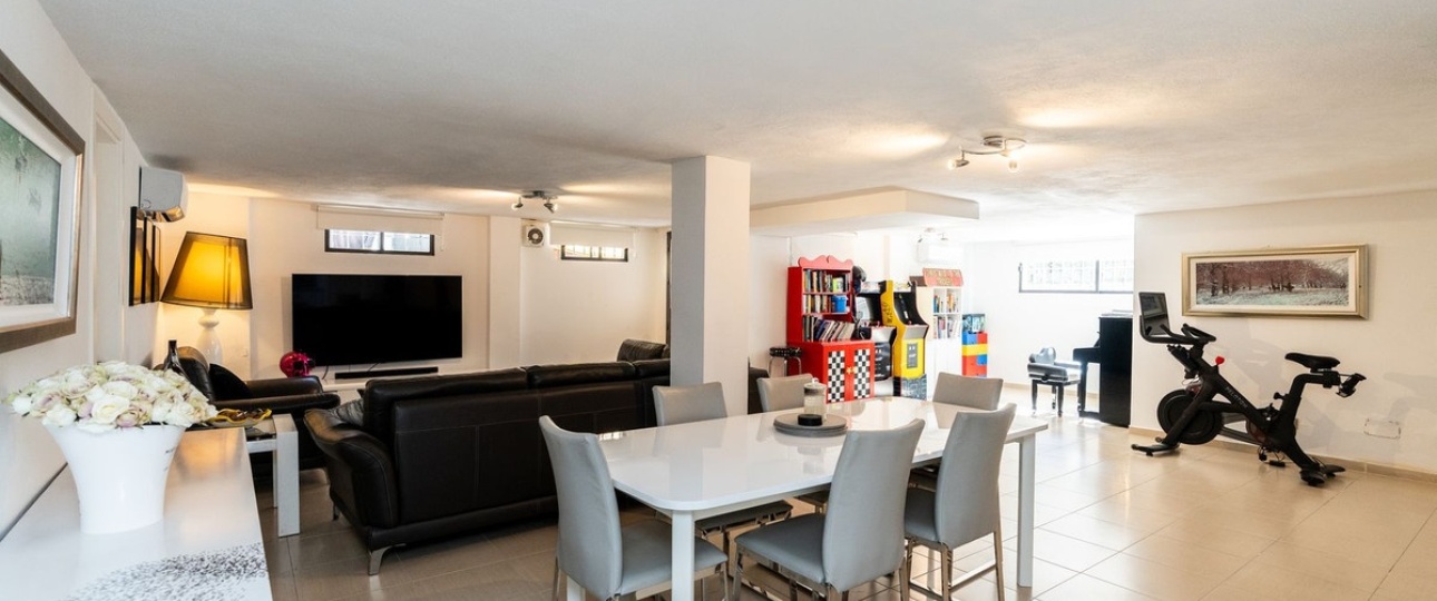 Resale - Villa - Estepona - Atalaya