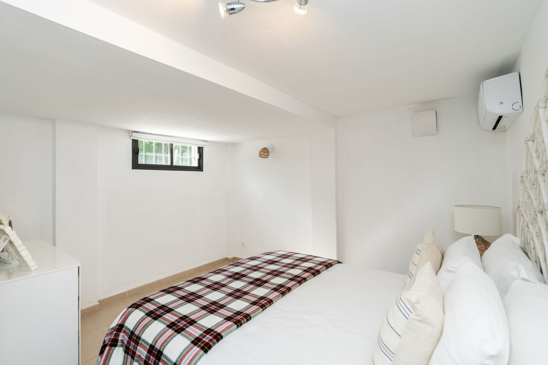 Resale - Villa - Estepona - Atalaya