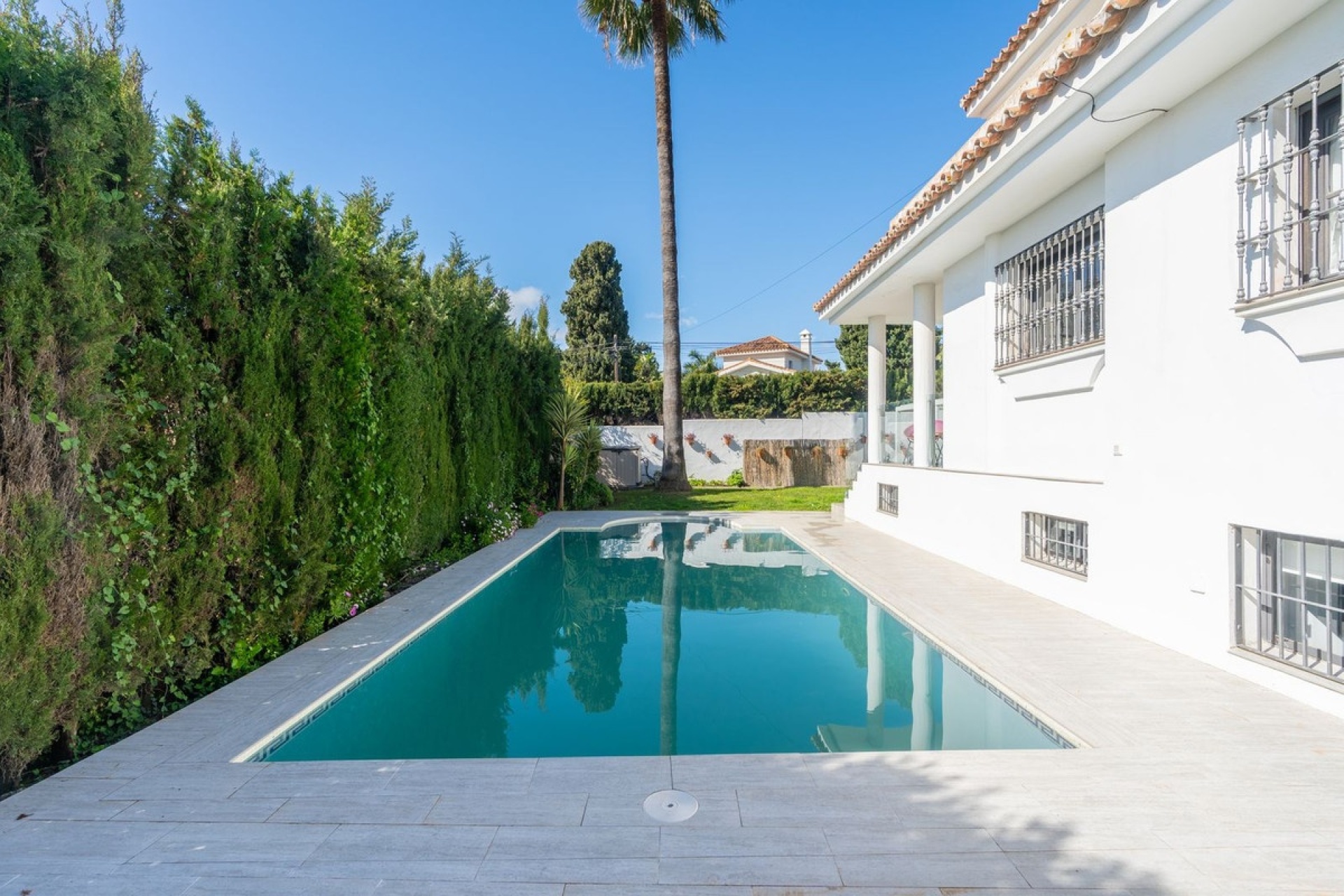 Resale - Villa - Estepona - Atalaya