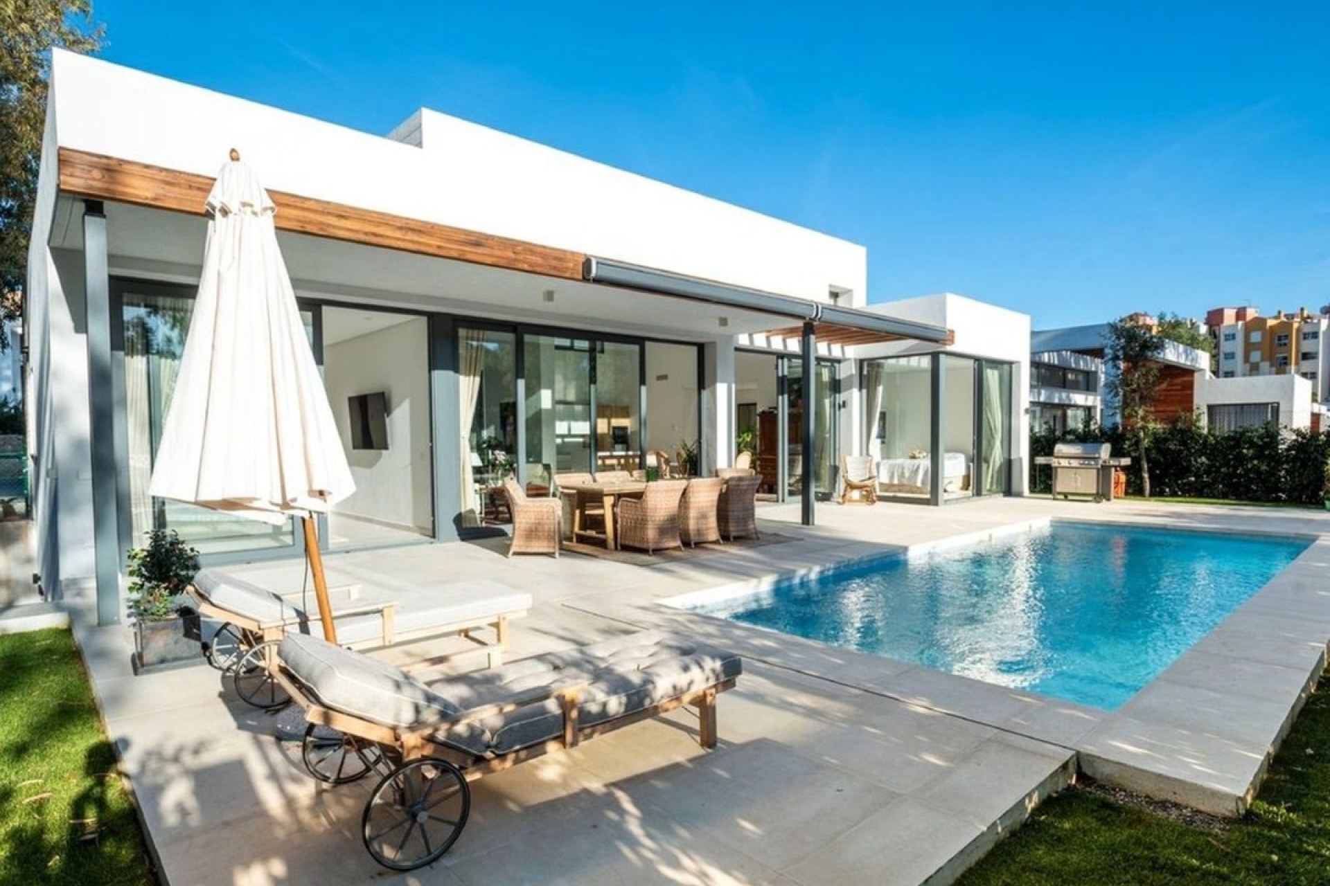 Resale - Villa - Estepona - Atalaya