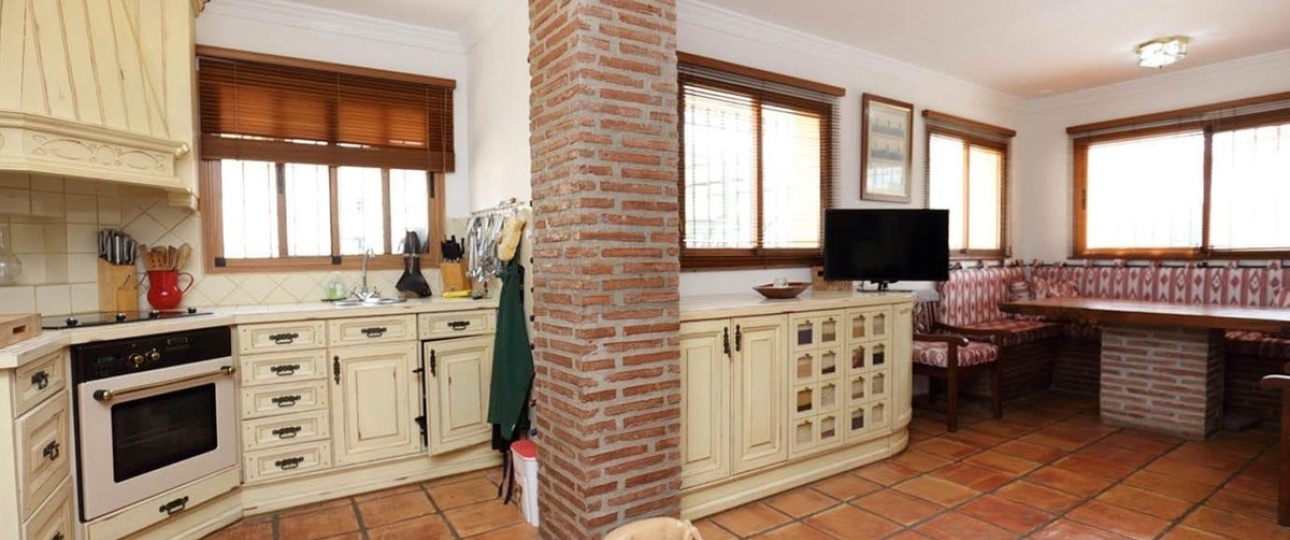 Resale - Villa - Estepona - Atalaya