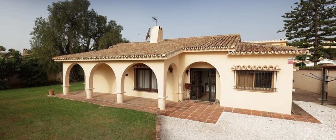 Resale - Villa - Estepona - Atalaya