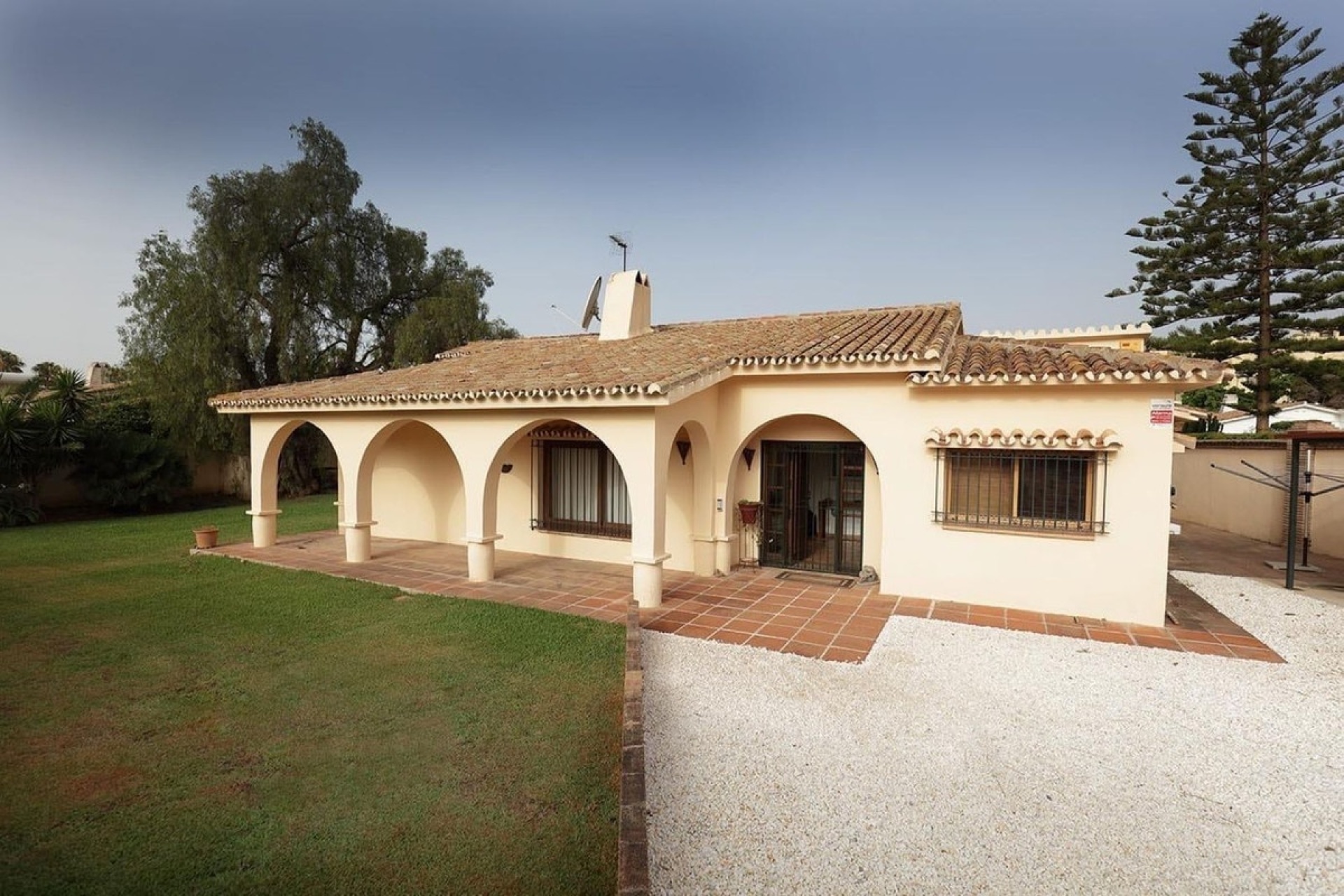 Resale - Villa - Estepona - Atalaya