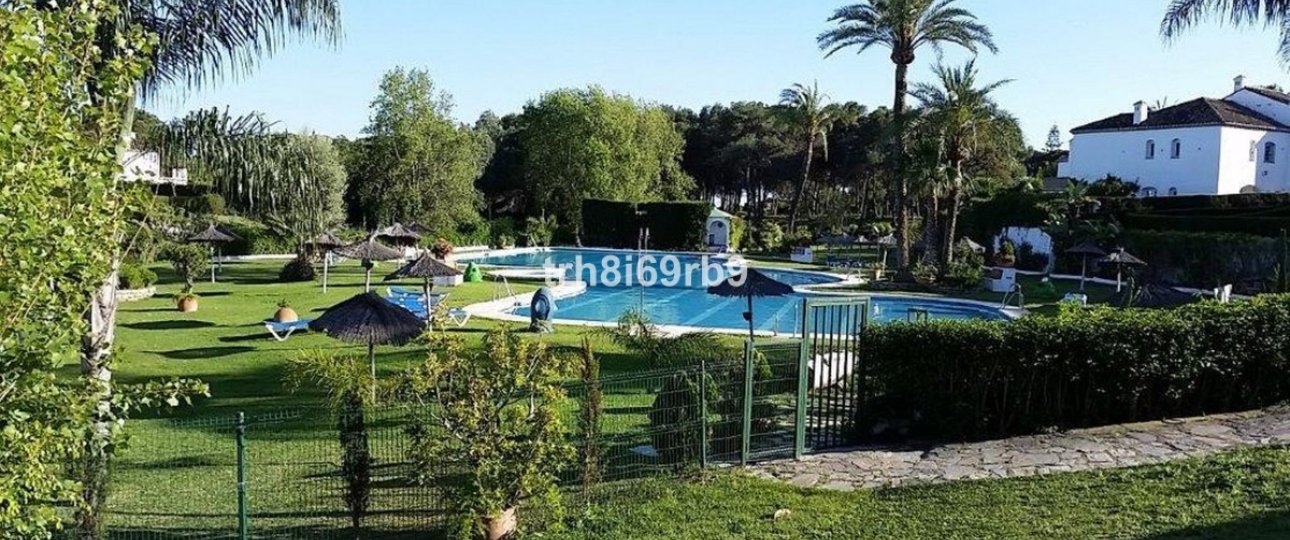 Resale - Villa - Estepona - Benamara