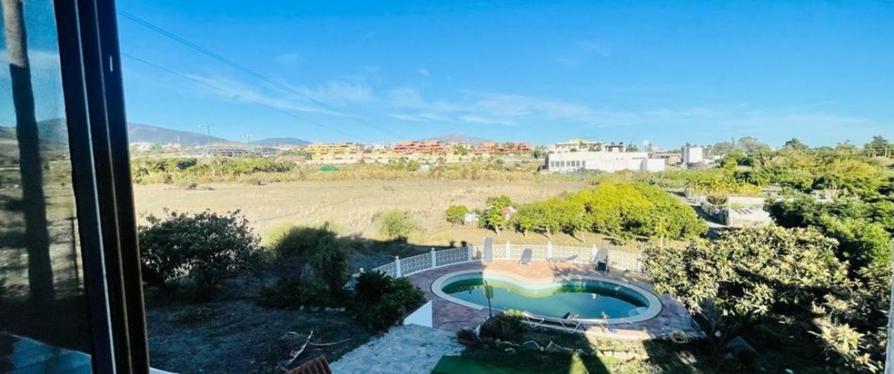 Resale - Villa - Estepona - Cancelada