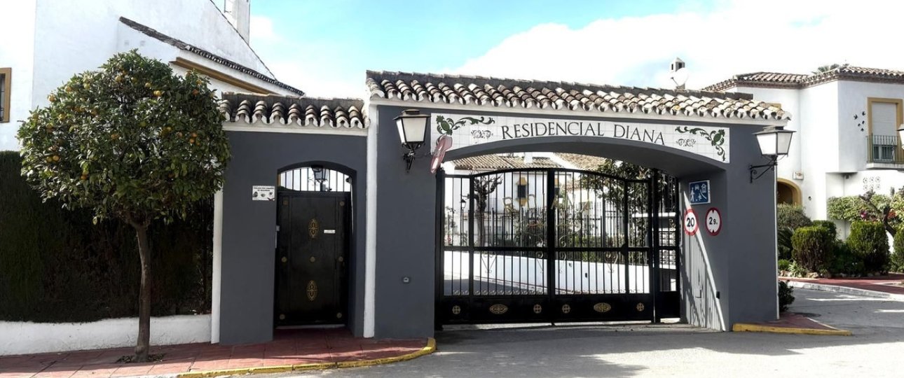 Resale - Villa - Estepona - Cancelada