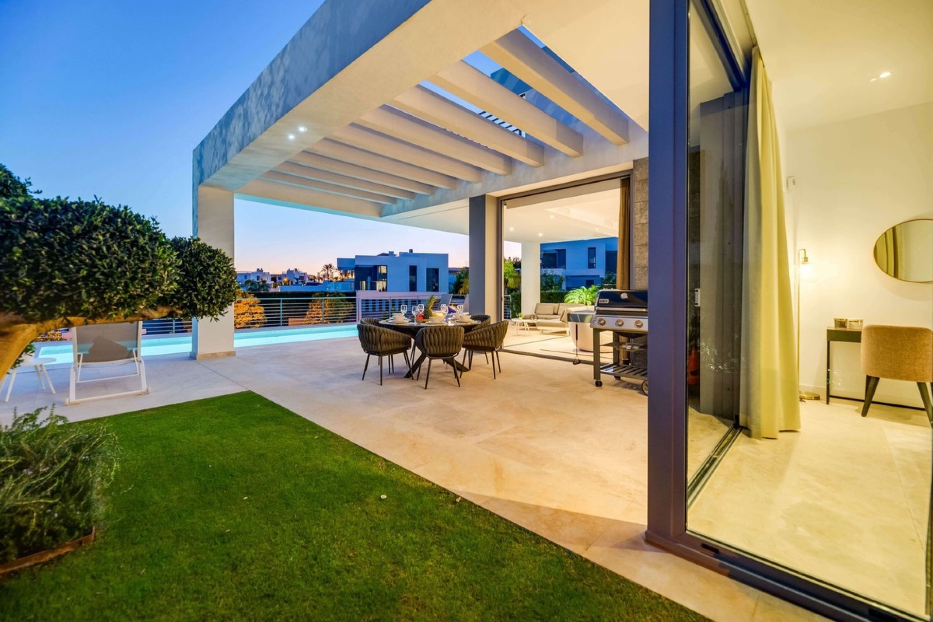 Resale - Villa - Estepona - Cancelada
