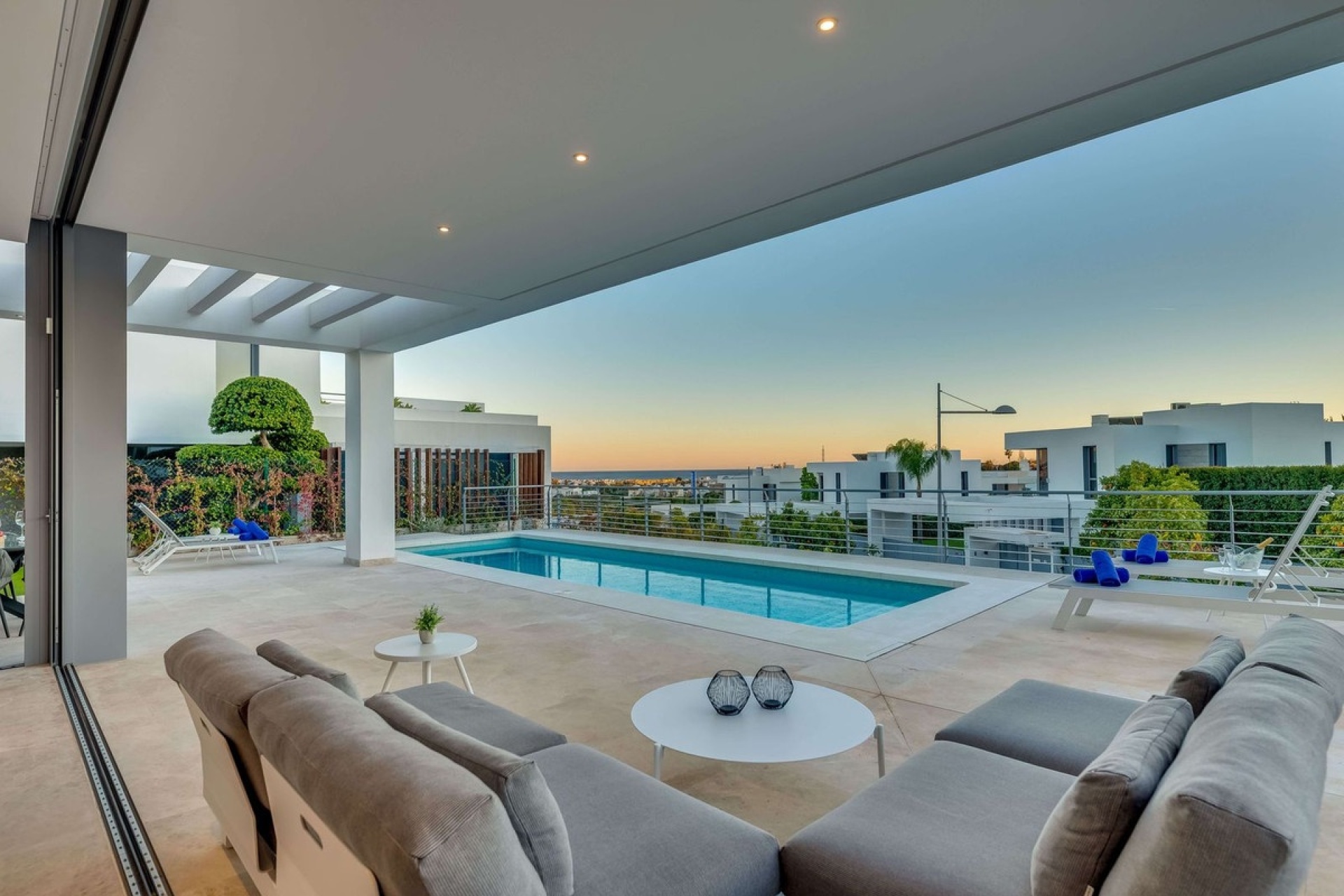 Resale - Villa - Estepona - Cancelada