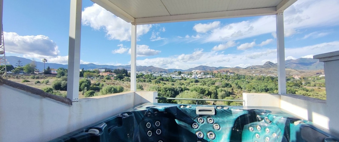 Resale - Villa - Estepona - Cancelada