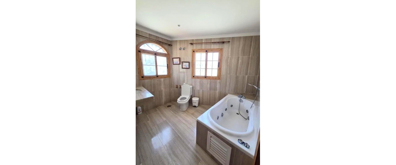 Resale - Villa - Estepona - Cancelada