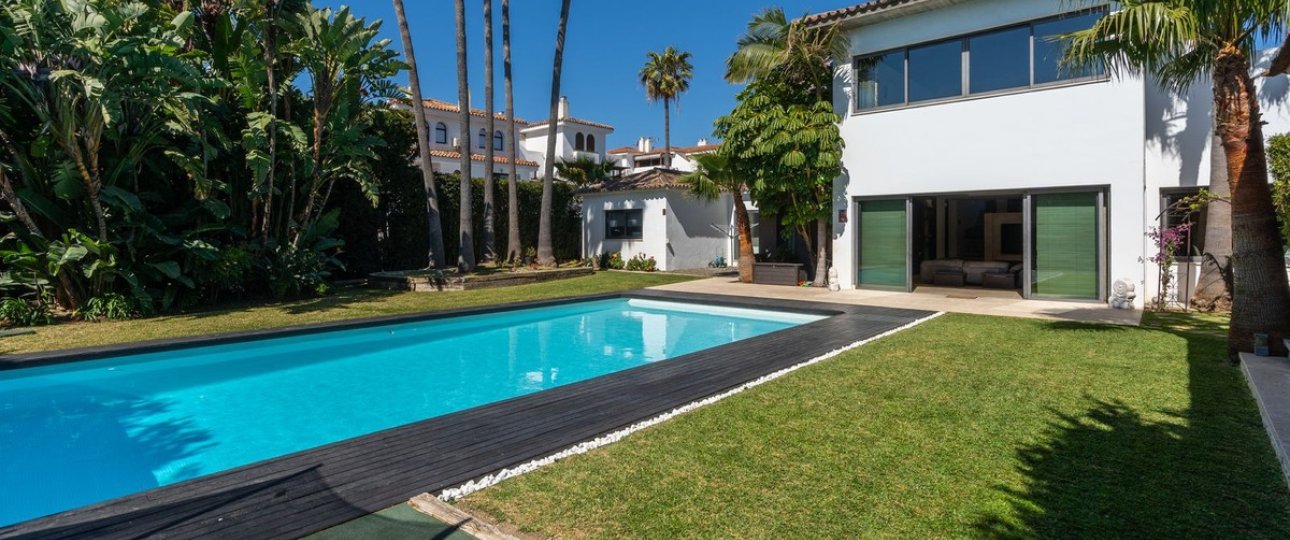 Resale - Villa - Estepona - Costalita