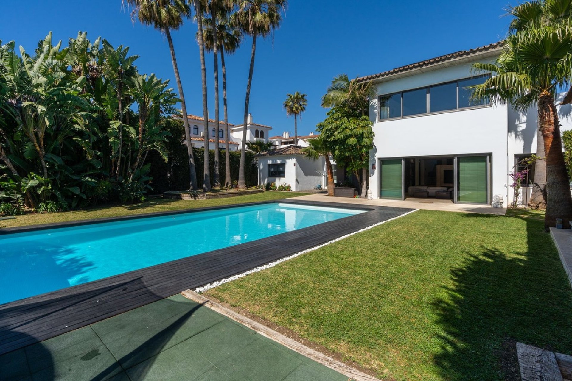 Resale - Villa - Estepona - Costalita