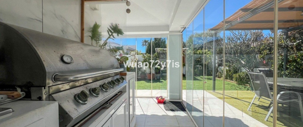 Resale - Villa - Estepona - Costalita
