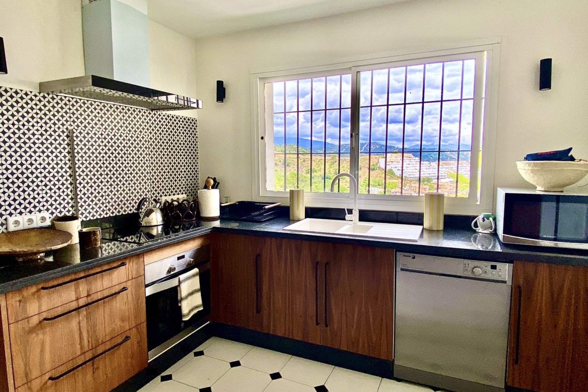 Resale - Villa - Estepona - El Padron