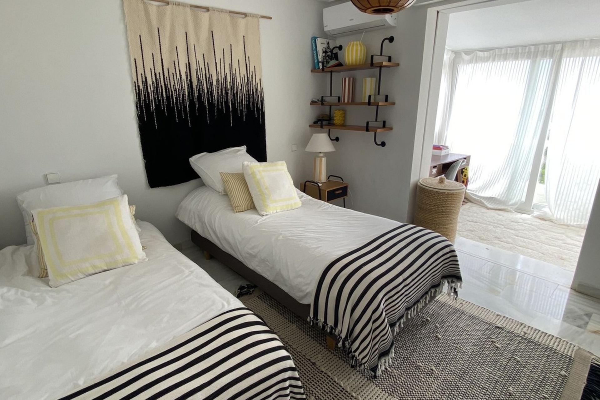 Resale - Villa - Estepona - El Padron