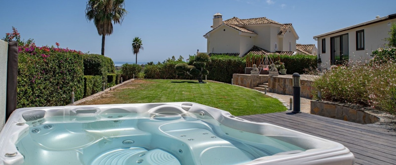 Resale - Villa - Estepona - El Padron