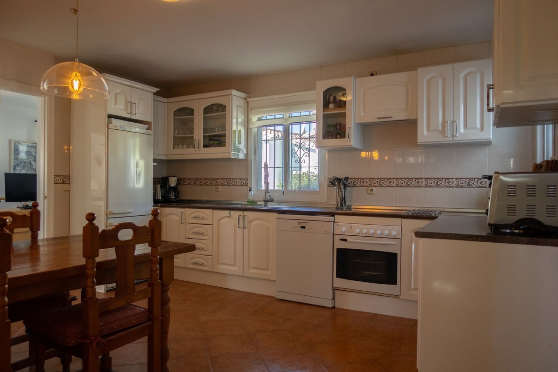Resale - Villa - Estepona - El Padron