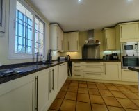 Resale - Villa - Estepona - Estepona Centro