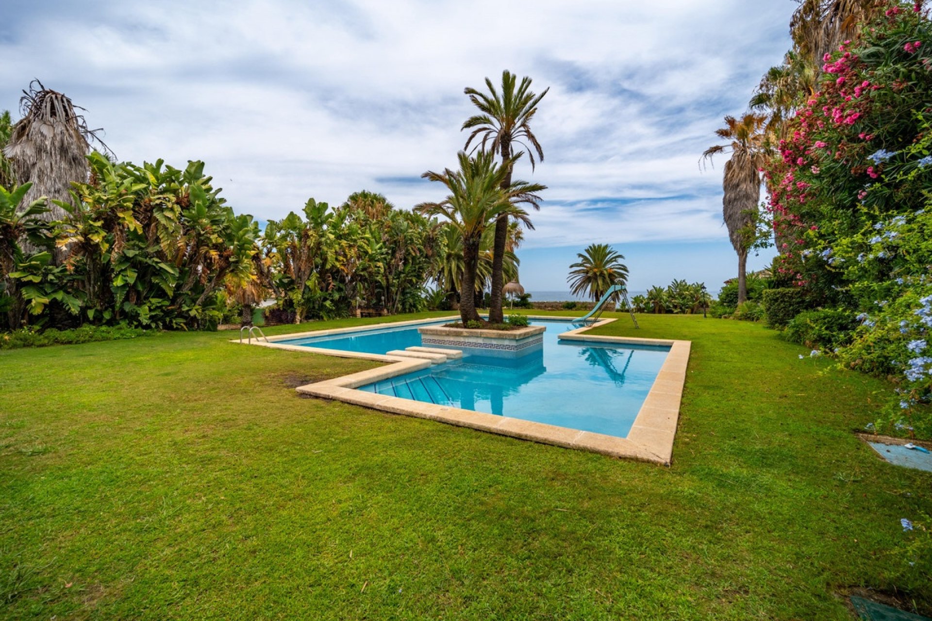 Resale - Villa - Estepona - Estepona Centro