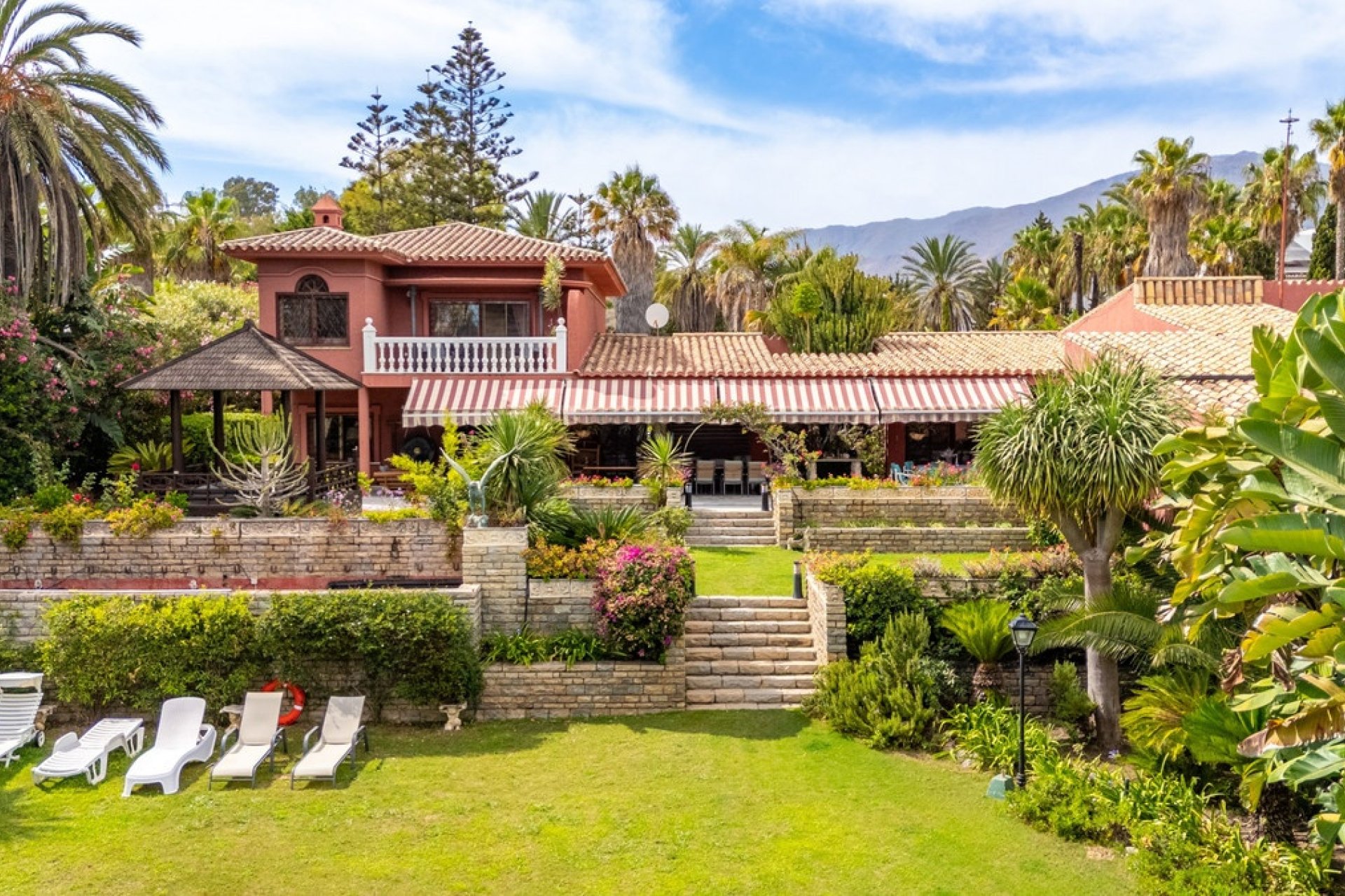 Resale - Villa - Estepona - Estepona Centro