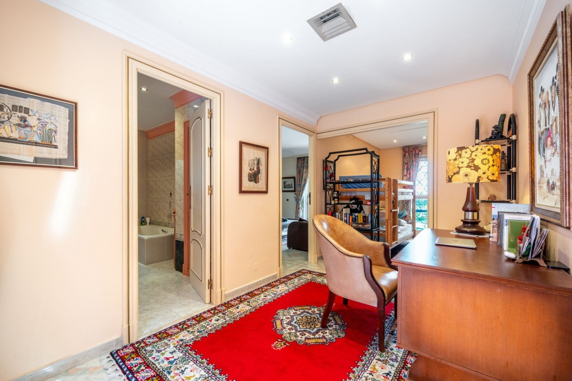 Resale - Villa - Estepona - Estepona Centro
