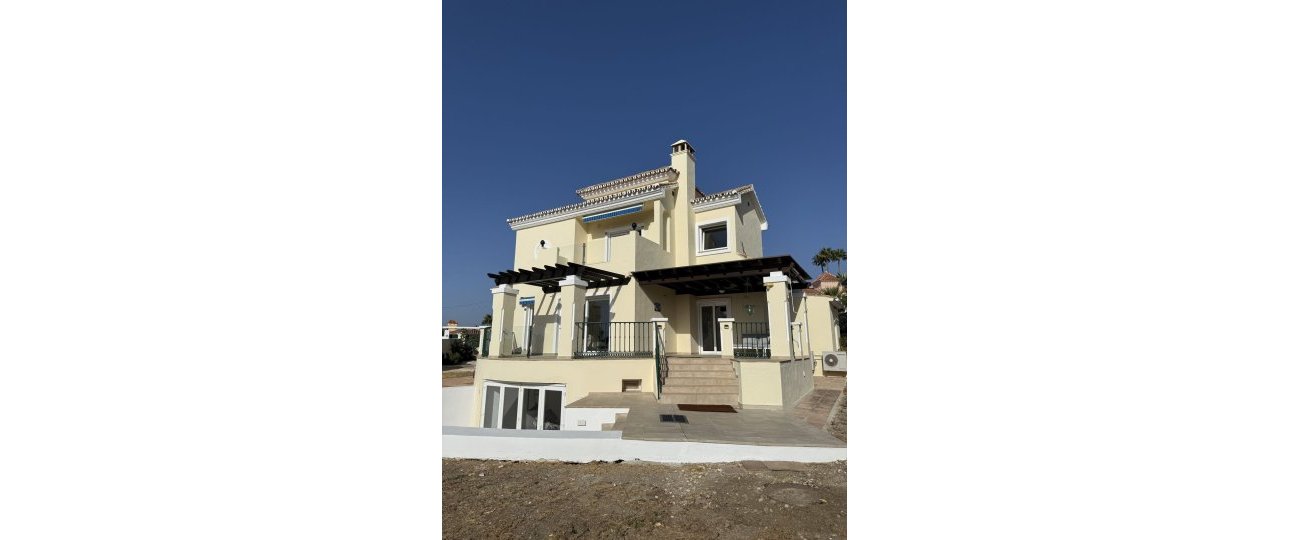 Resale - Villa - Estepona - Estepona Centro