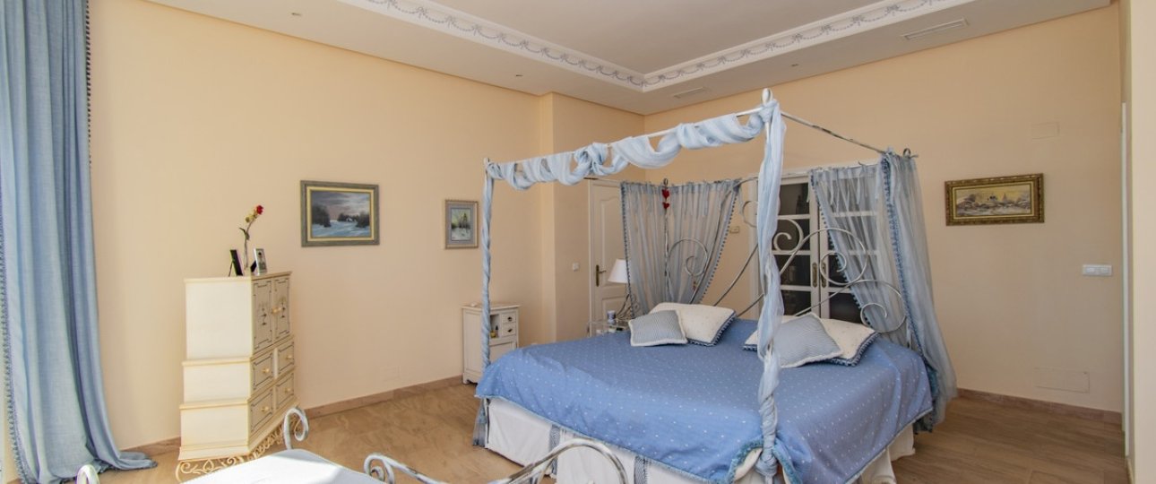 Resale - Villa - Estepona - Estepona Centro