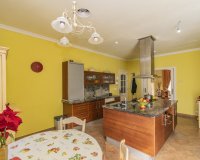 Resale - Villa - Estepona - Estepona Centro