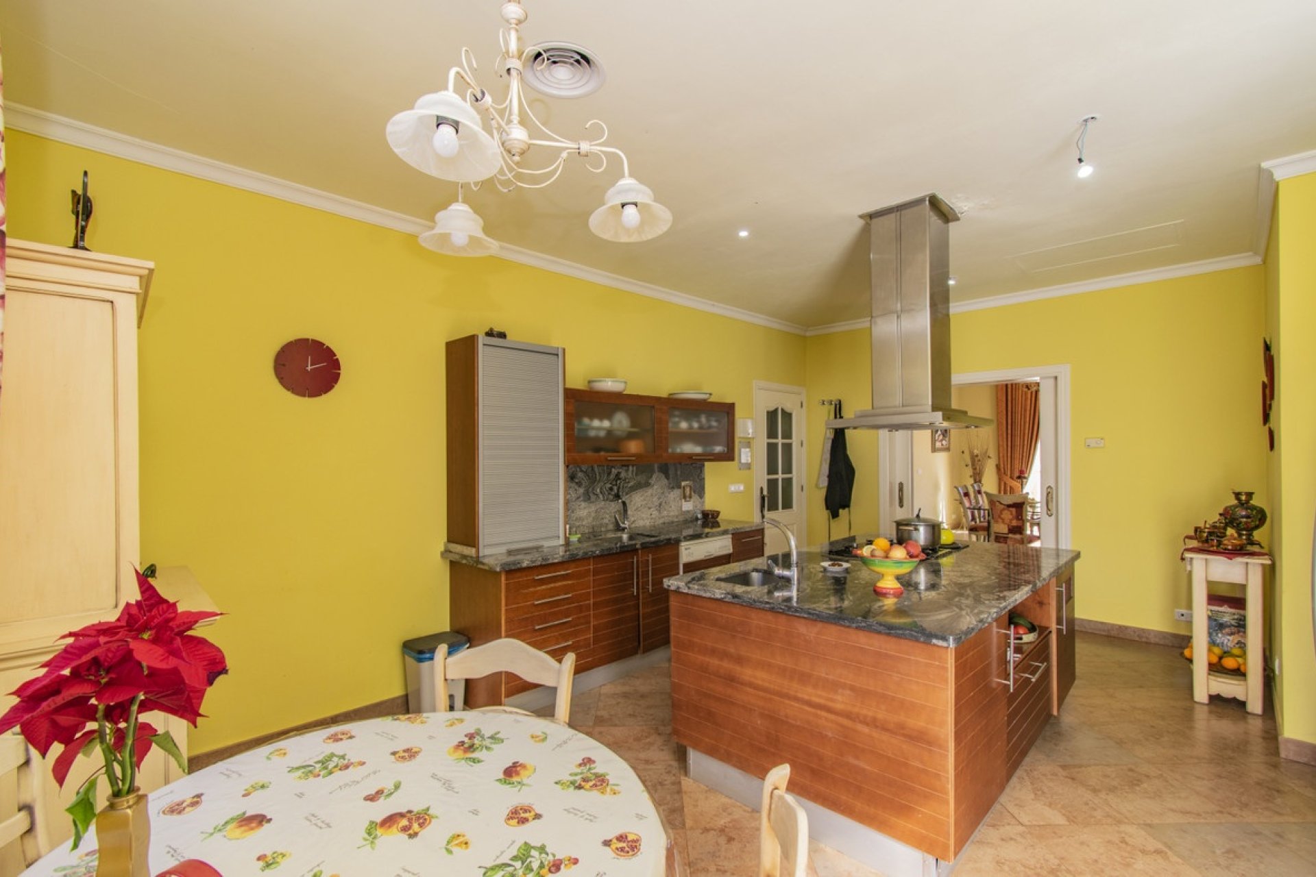 Resale - Villa - Estepona - Estepona Centro