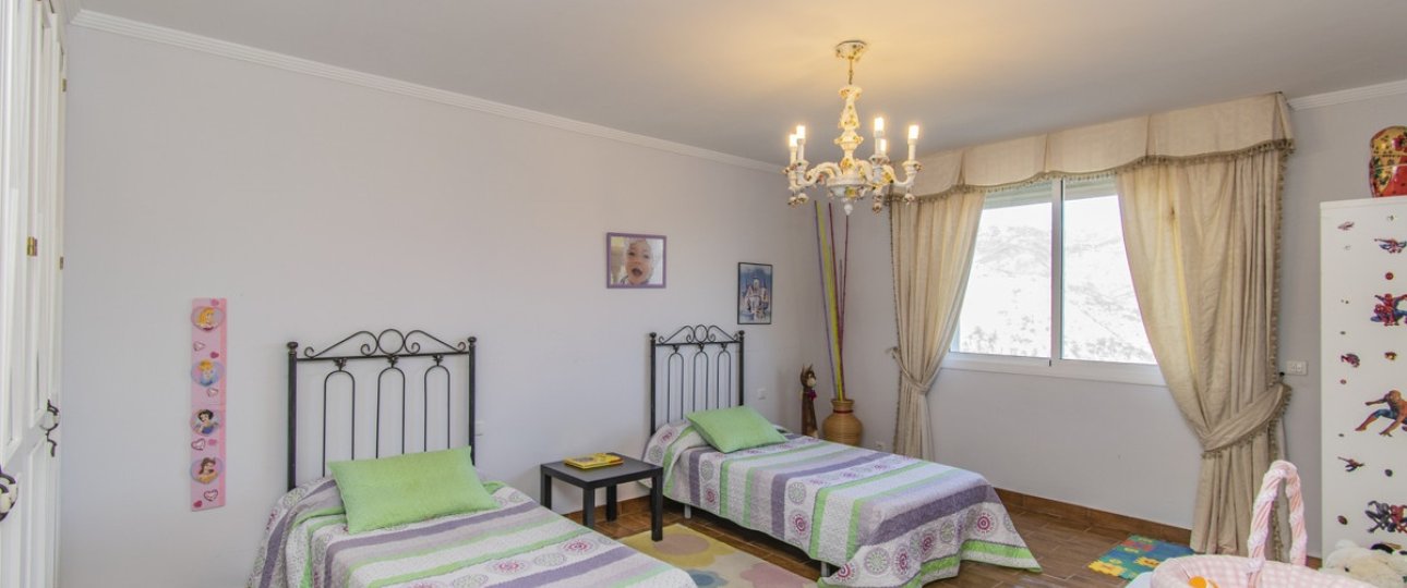 Resale - Villa - Estepona - Estepona Centro