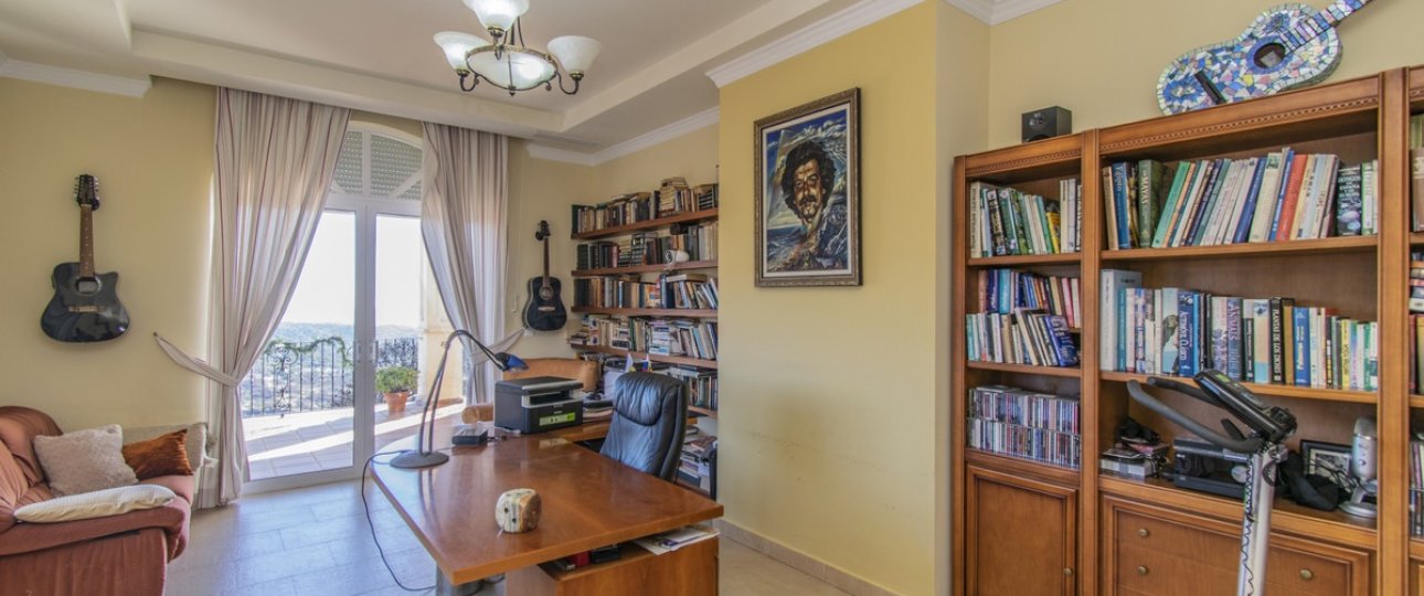Resale - Villa - Estepona - Estepona Centro