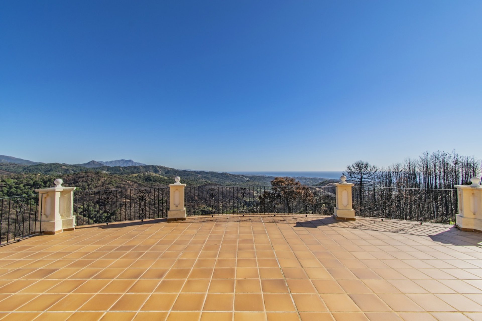 Resale - Villa - Estepona - Estepona Centro