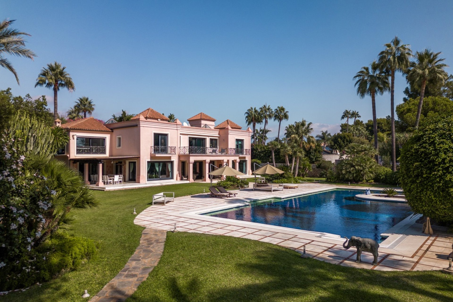 Resale - Villa - Estepona - Estepona Centro