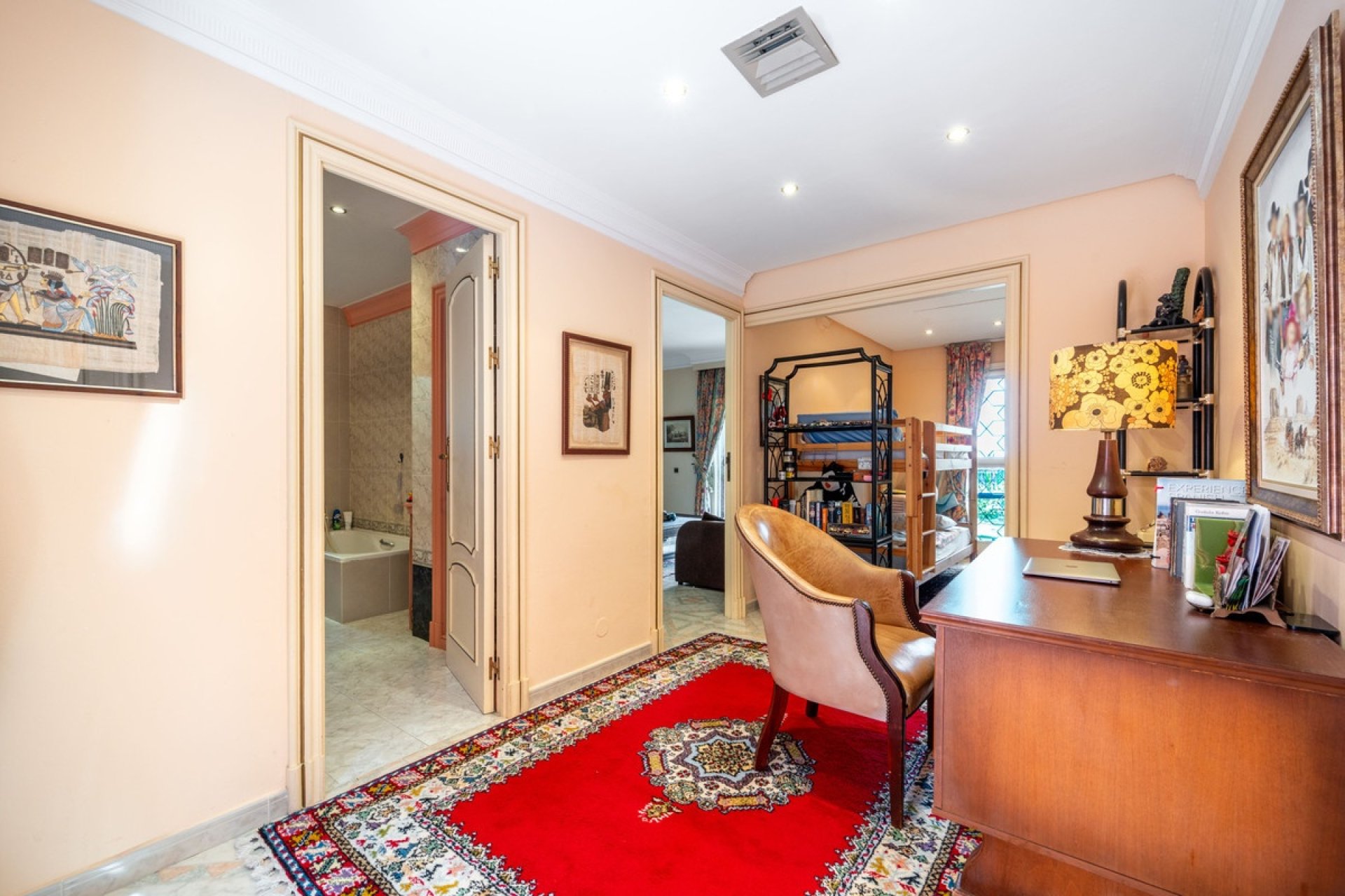 Resale - Villa - Estepona - Estepona Centro