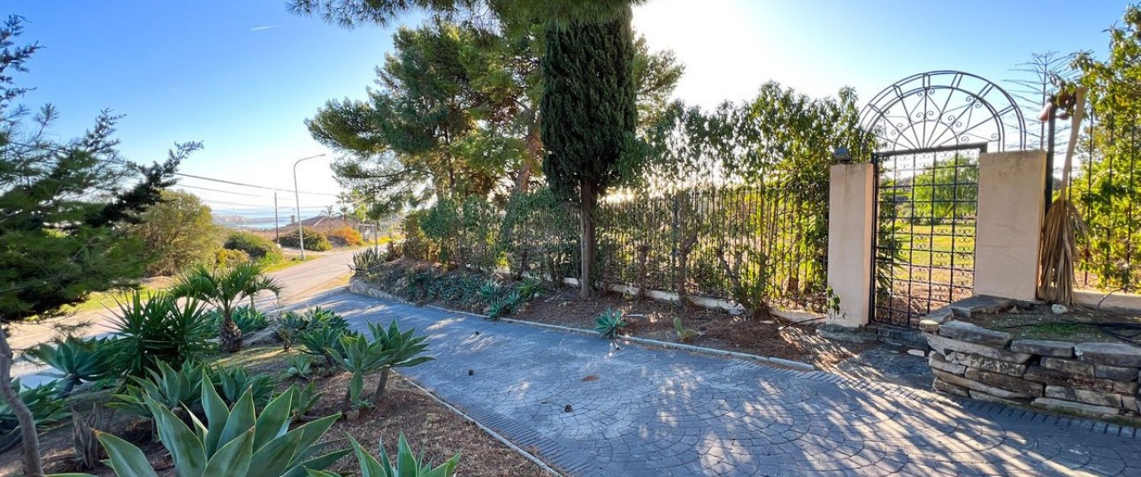 Resale - Villa - Estepona - Estepona Centro