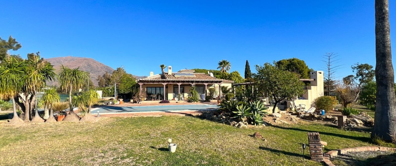 Resale - Villa - Estepona - Estepona Centro