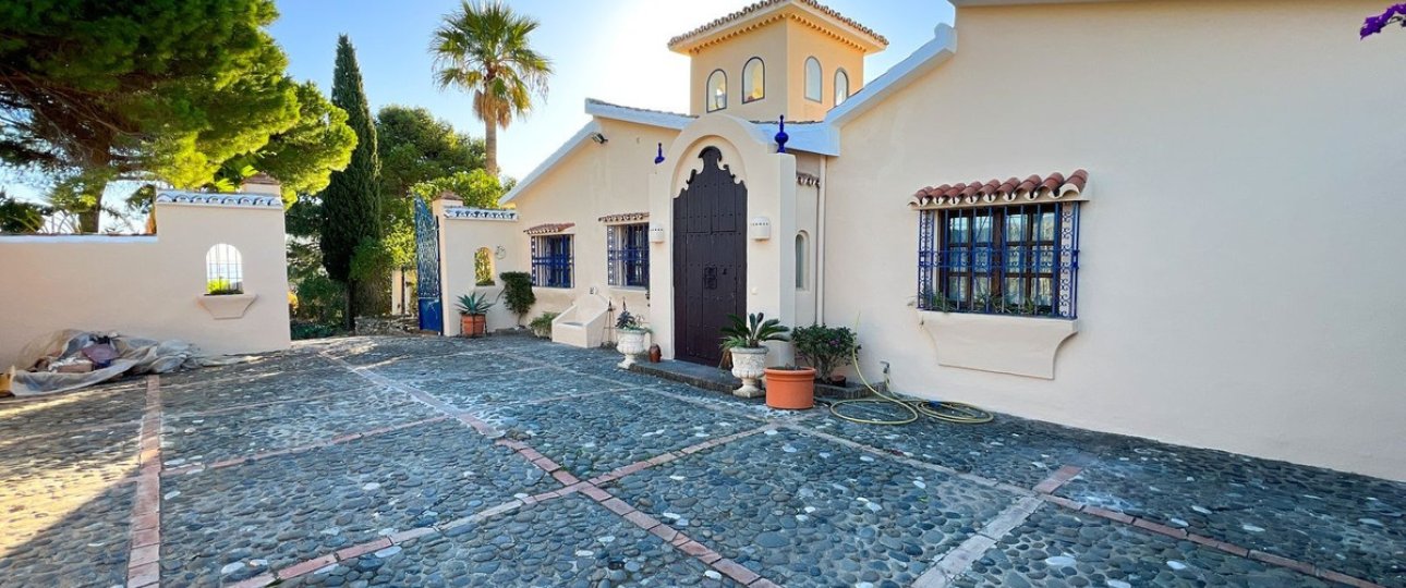 Resale - Villa - Estepona - Estepona Centro