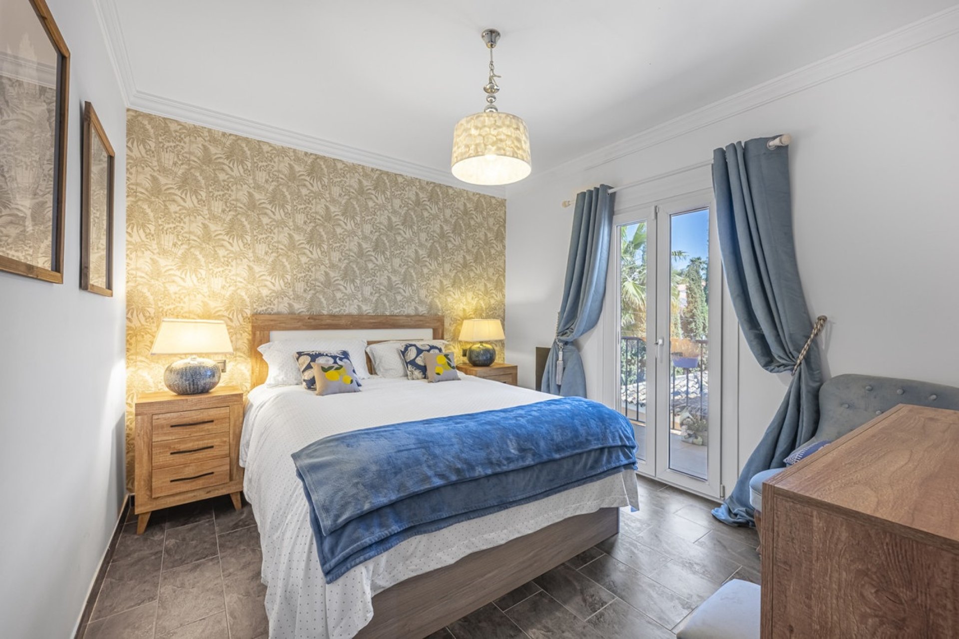 Resale - Villa - Estepona - Estepona Centro