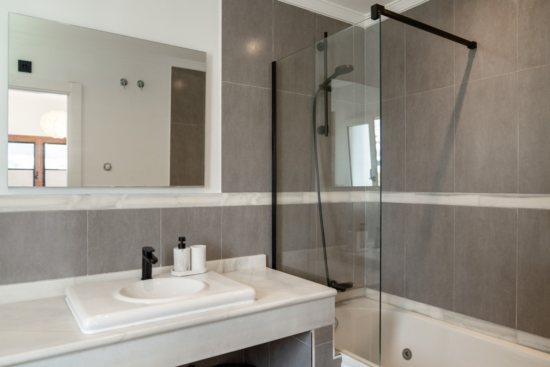 Resale - Villa - Estepona - Estepona Centro