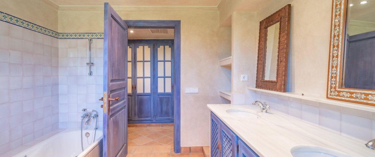 Resale - Villa - Estepona - Estepona Centro