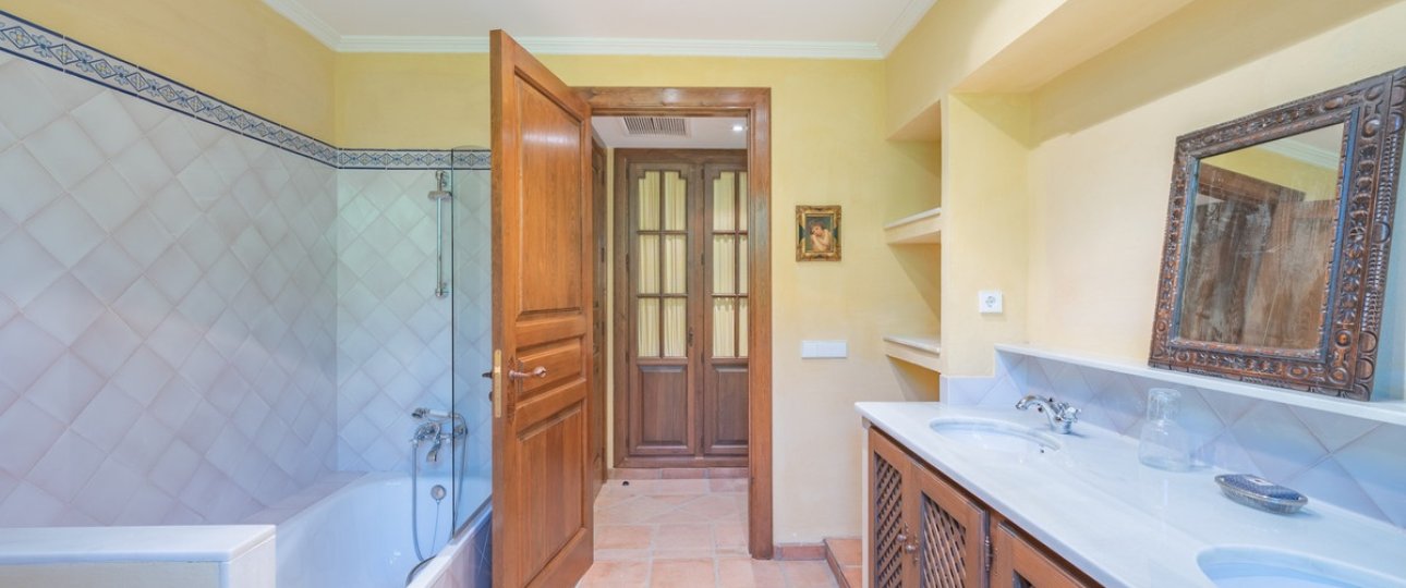 Resale - Villa - Estepona - Estepona Centro