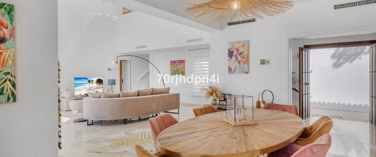 Resale - Villa - Estepona - Estepona Centro