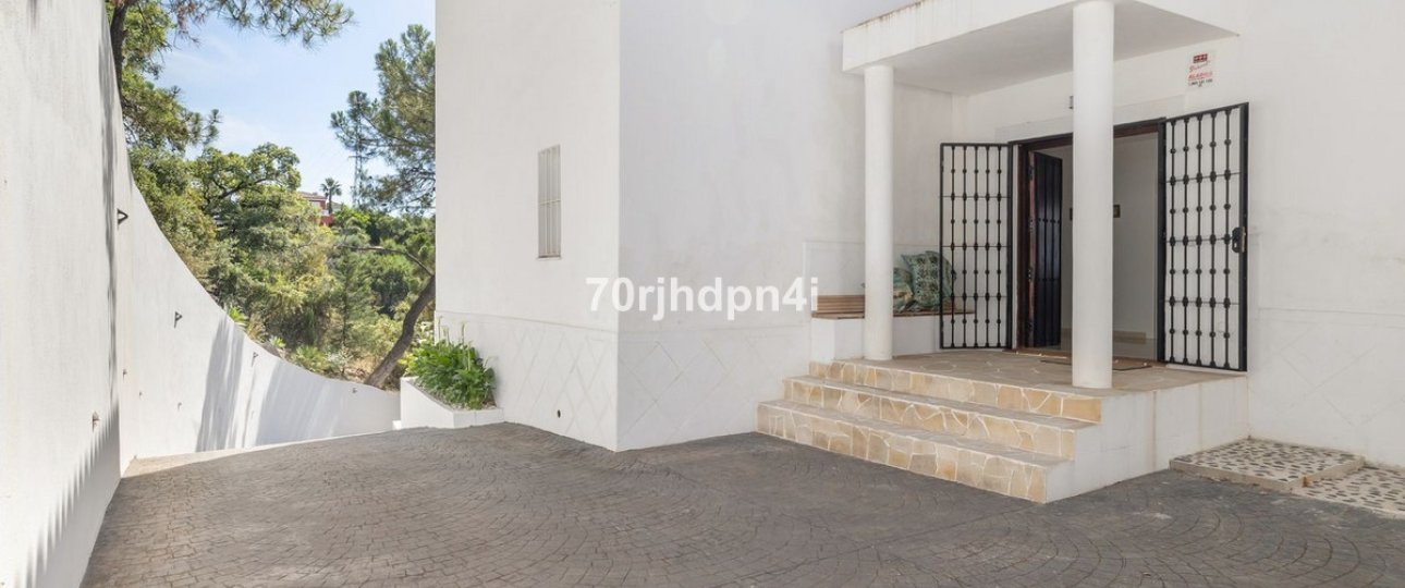 Resale - Villa - Estepona - Estepona Centro