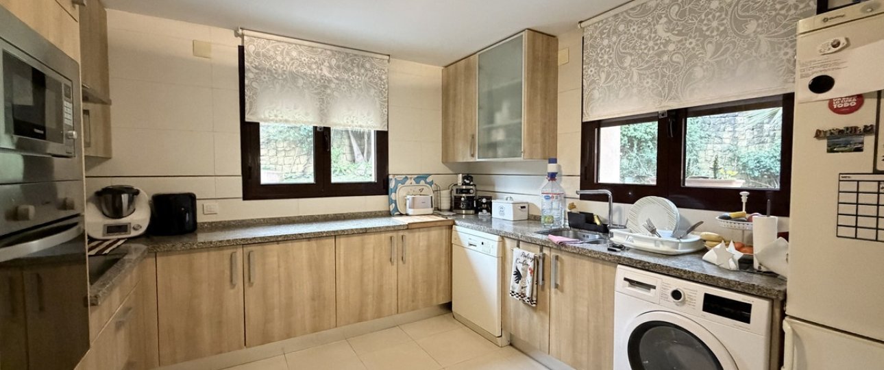 Resale - Villa - Estepona - Estepona Centro