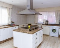 Resale - Villa - Estepona - Estepona Centro