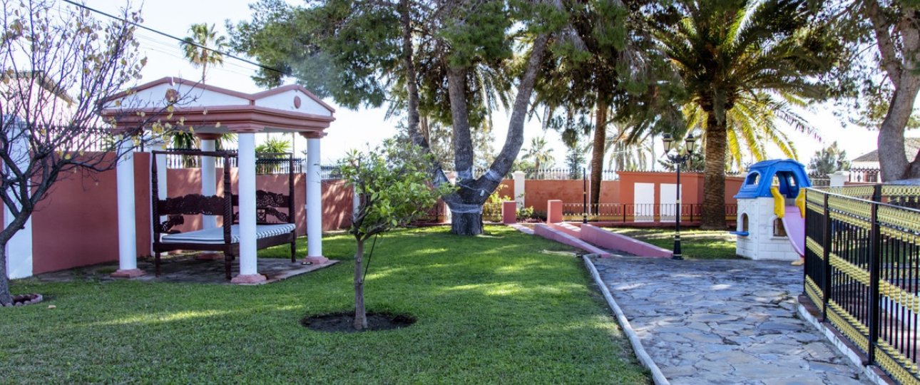 Resale - Villa - Estepona - Estepona Centro