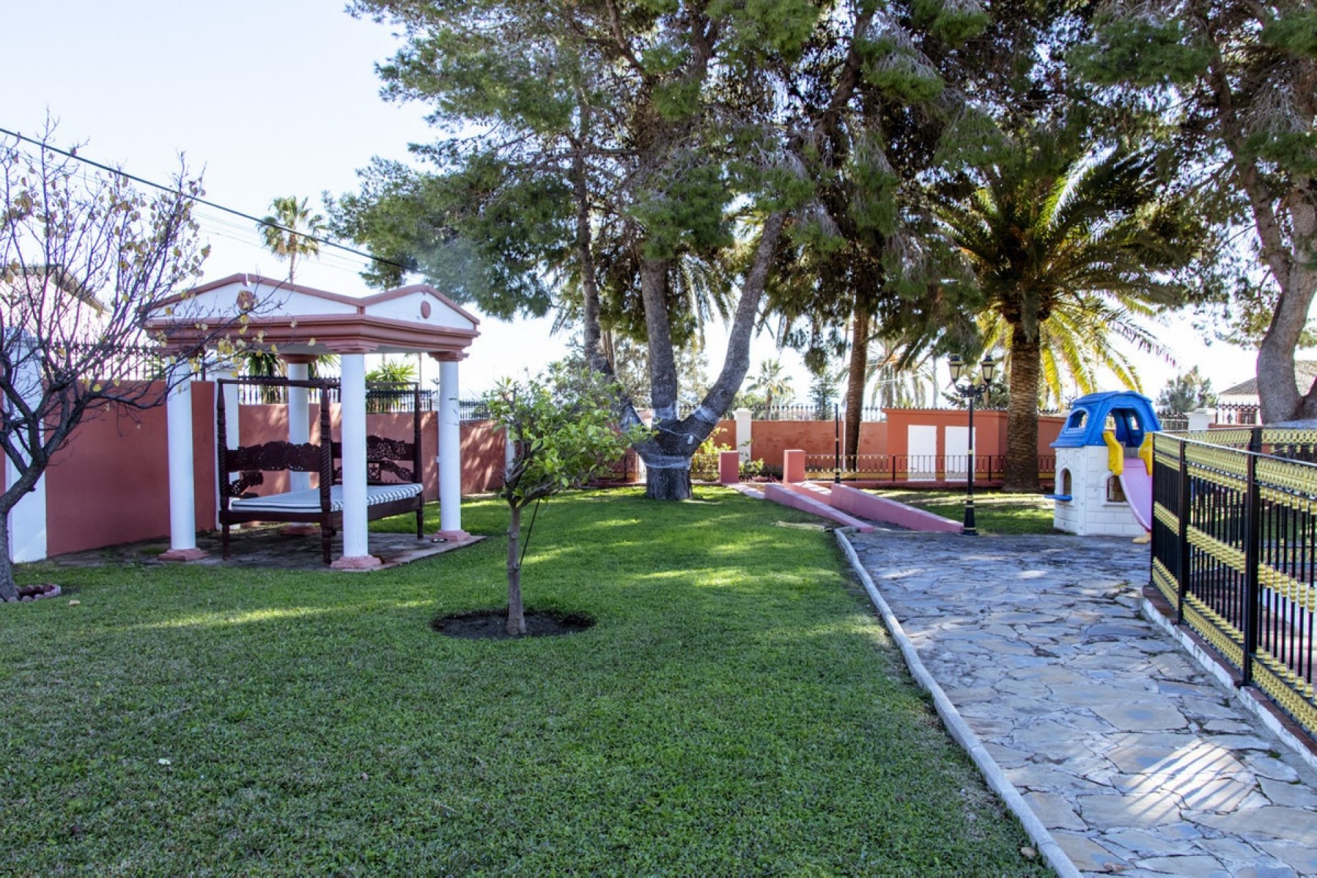 Resale - Villa - Estepona - Estepona Centro